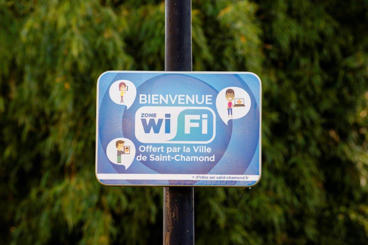 Connectez-vous au wifi gratuit en ville 