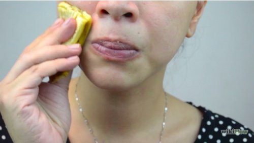 combattre l’acné avec peau banane