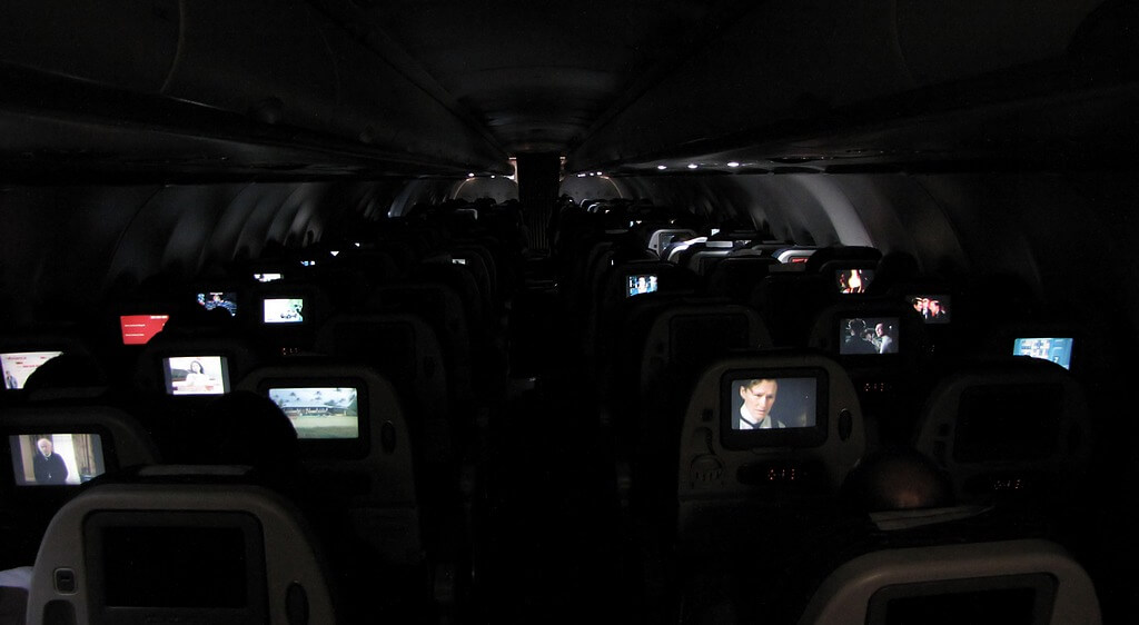 lumières éteintes pendant le voyage en avion