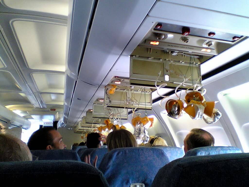 masques à oxygène pendant le voyage en avion